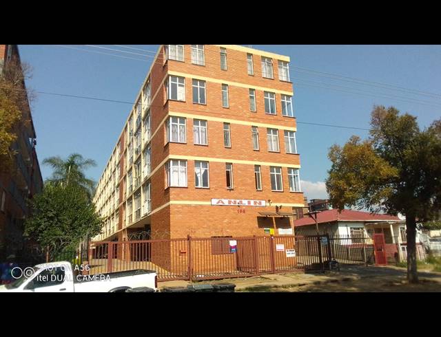 1.5 BEDROOM FLAT FOR SALE IN PRETORIA WEST